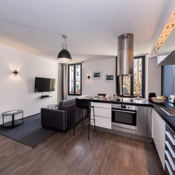 Appartement Cannes Gambetta : 3 pièces, refait à neuf, moderne et contemporain