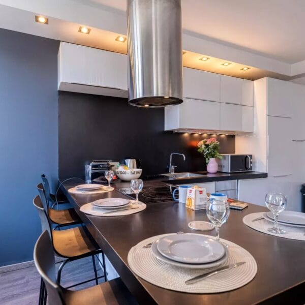 Appartement Cannes Gambetta : 3 pièces, refait à neuf, moderne et contemporain