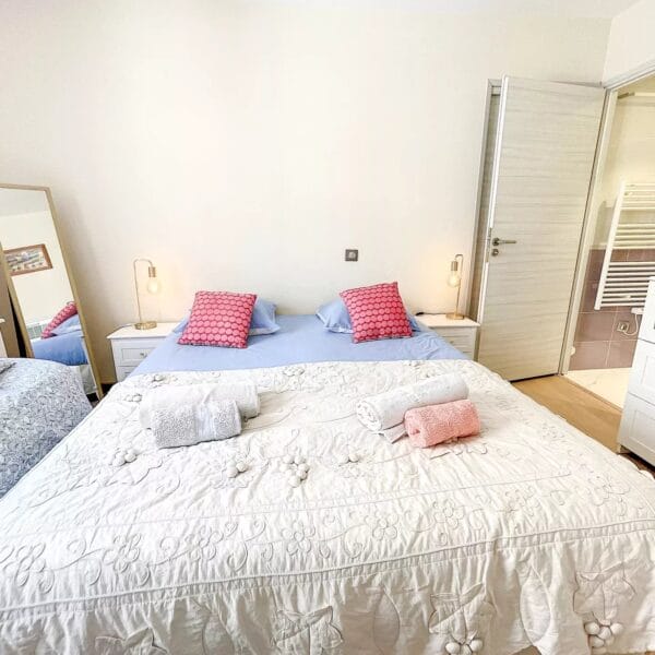 Apartment Cannes Anglais : 2 bedrooms, sleeps 7, south-facing balcony, mezzanine