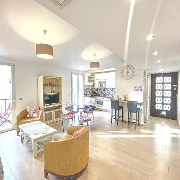 Apartment Cannes Anglais : 2 bedrooms, sleeps 7, south-facing balcony, mezzanine