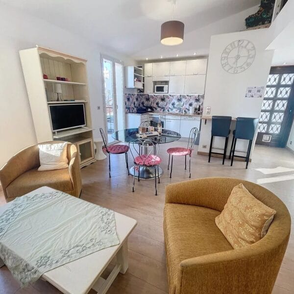 Apartment Cannes Anglais : 2 bedrooms, sleeps 7, south-facing balcony, mezzanine