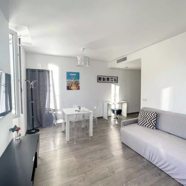 Apartment Cannes: charming 1-bedroom apartment, renovated, in the heart of town