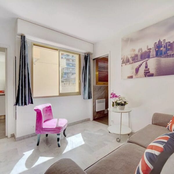 Studio Cannes: sleeps 4, near the center and Croisette