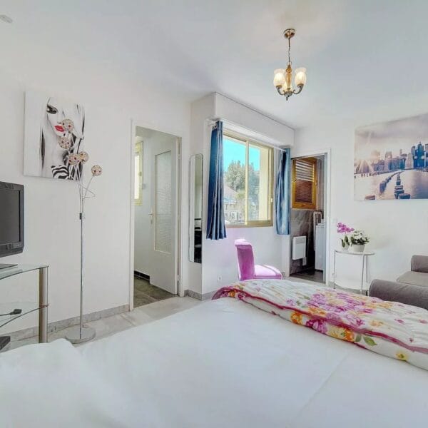 Studio Cannes: sleeps 4, near the center and Croisette