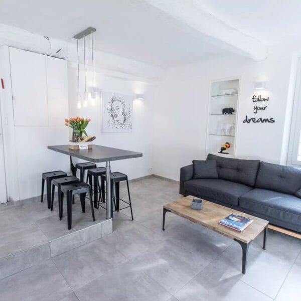 Appartement Cannes : grand 2 pièces, 4 personnes, balconnet, proche Palais