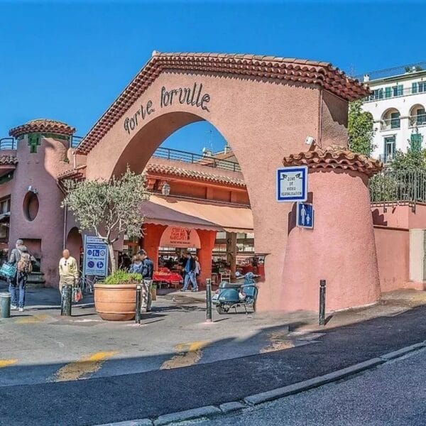 Apartment Cannes Anglais : 2 bedrooms, sleeps 7, south-facing balcony, mezzanine