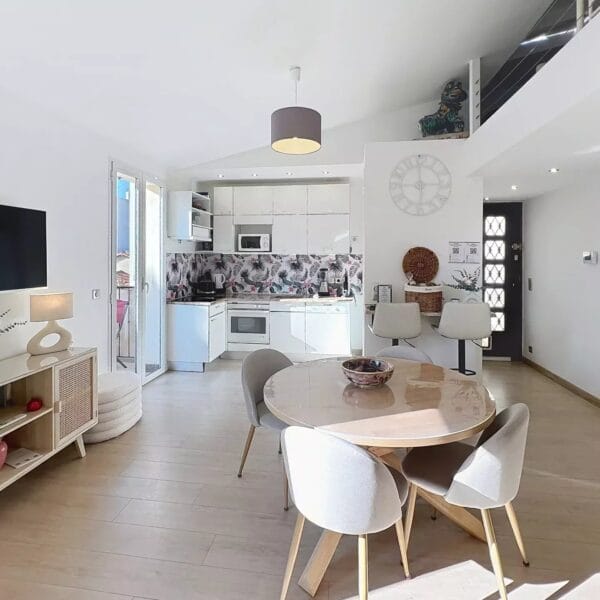 Apartment Cannes Anglais : 2 bedrooms, sleeps 7, south-facing balcony, mezzanine