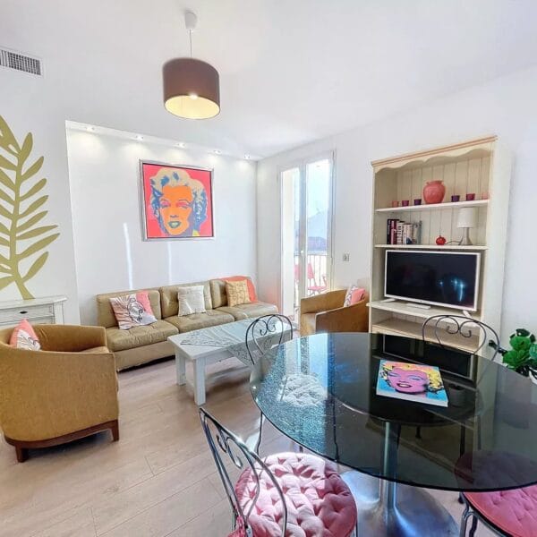 Apartment Cannes Anglais : 2 bedrooms, sleeps 7, south-facing balcony, mezzanine