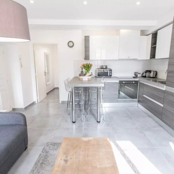 Apartment Cannes Centre : 1-bedroom, sleeps 4, modern, bright