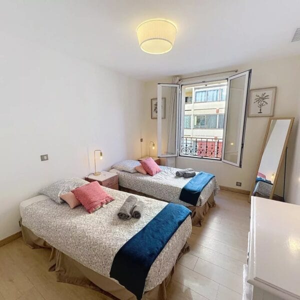 Apartment Cannes Anglais : 2 bedrooms, sleeps 7, south-facing balcony, mezzanine