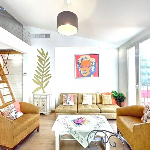 Apartment Cannes Anglais : 2 bedrooms, sleeps 7, south-facing balcony, mezzanine