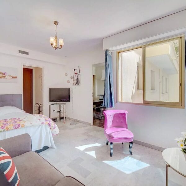 Studio Cannes: sleeps 4, near the center and Croisette