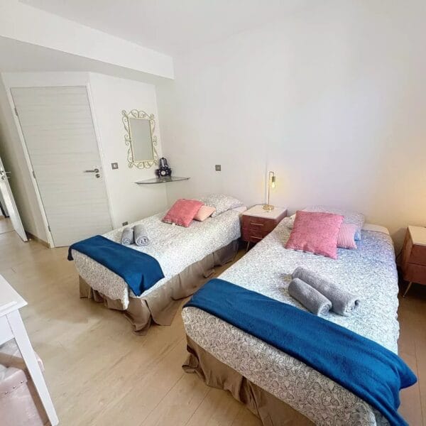Apartment Cannes Anglais : 2 bedrooms, sleeps 7, south-facing balcony, mezzanine