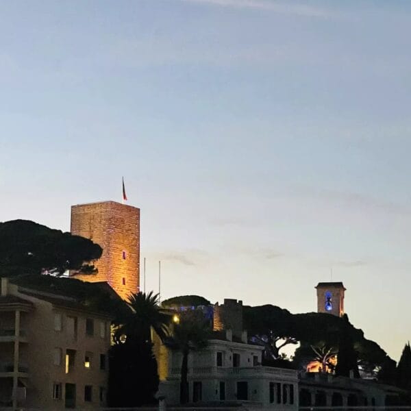 Apartment Cannes Anglais : 2 bedrooms, sleeps 7, south-facing balcony, mezzanine