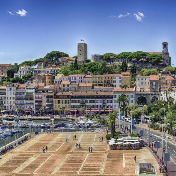 Apartment Cannes Anglais : 2 bedrooms, sleeps 7, south-facing balcony, mezzanine