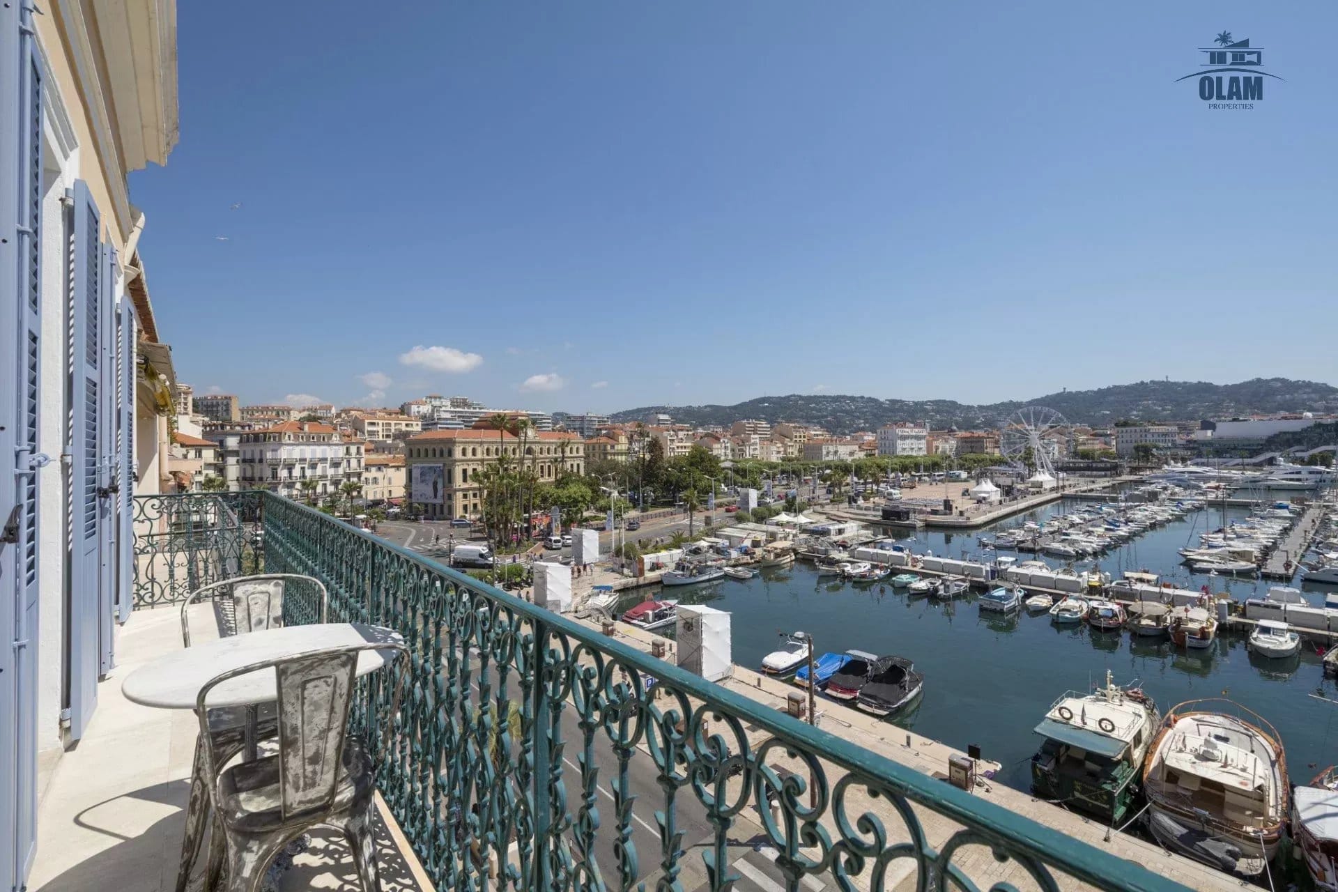 Apartment Cannes: luxurious 3-room, sea view, balcony facing the Old Port of Cannes