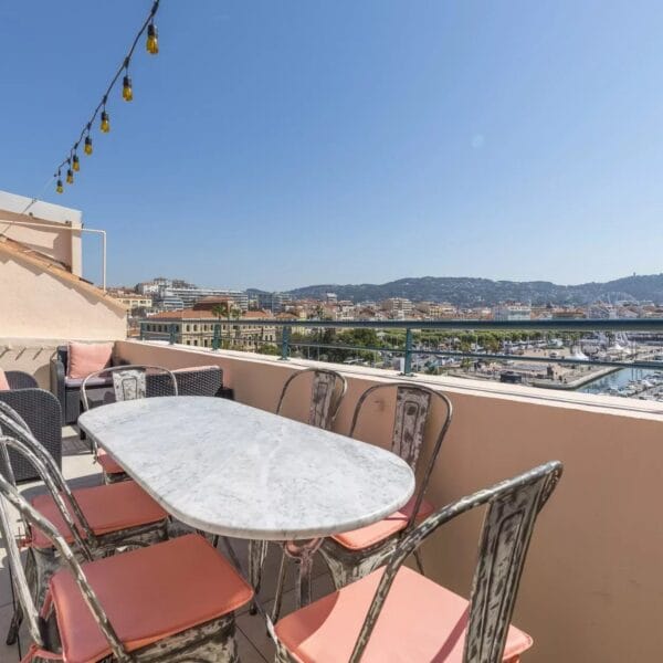 Apartment Cannes: splendid 2-bedrooms duplex apartment, high floor, sea view, terrace