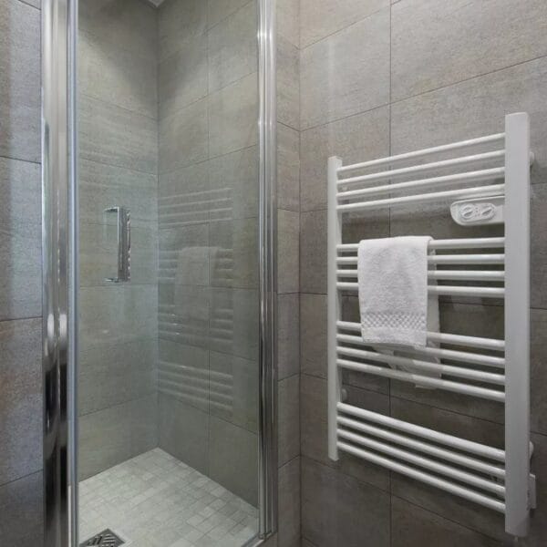 Appartement Cannes Gambetta : 3 pièces contemporain, proche commerces