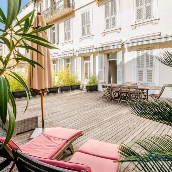 Appartement Cannes Centre : grand 3 pièces, 100m², terrasse, proche Croisette