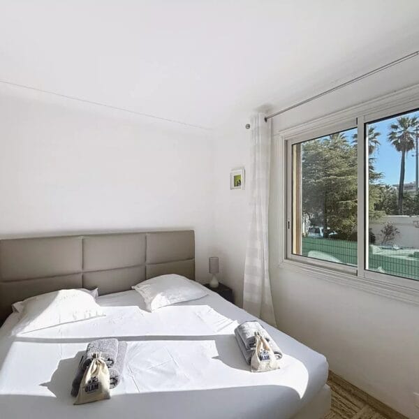 Cannes: charming 2-room apartment with terrace in the city center
