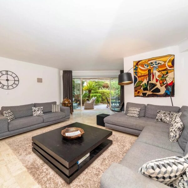 Cannes : Luxueux appartement 4 chambres avec jardin sur la Croisette