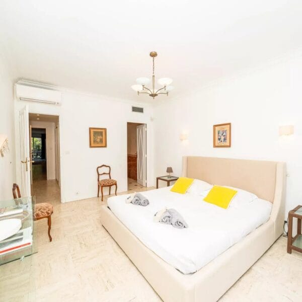 Cannes : Luxueux appartement 4 chambres avec jardin sur la Croisette
