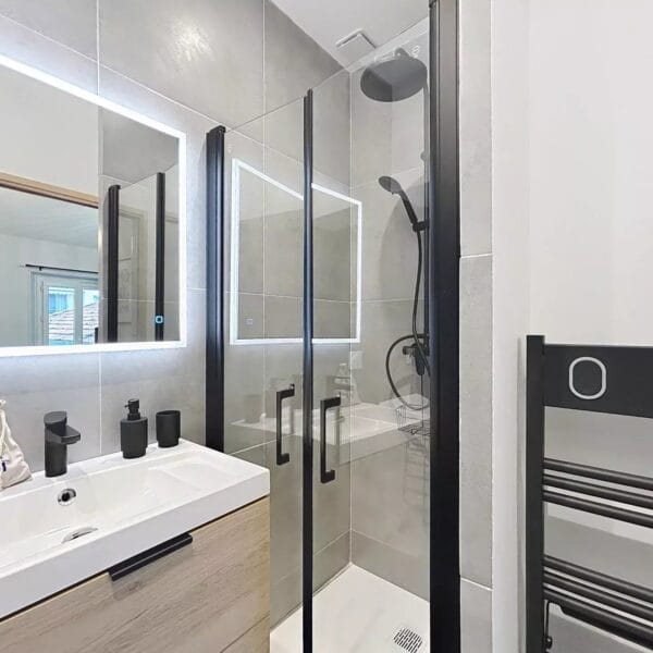 Cannes: Lovely, quiet one-bedroom apartment in the city center