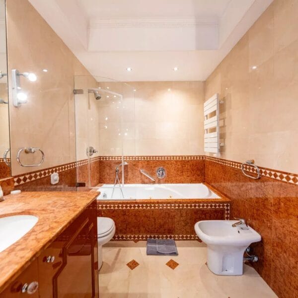 Cannes : Luxueux appartement 4 chambres avec jardin sur la Croisette