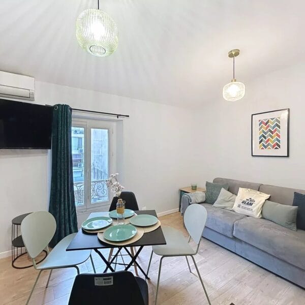 Cannes: Lovely, quiet one-bedroom apartment in the city center