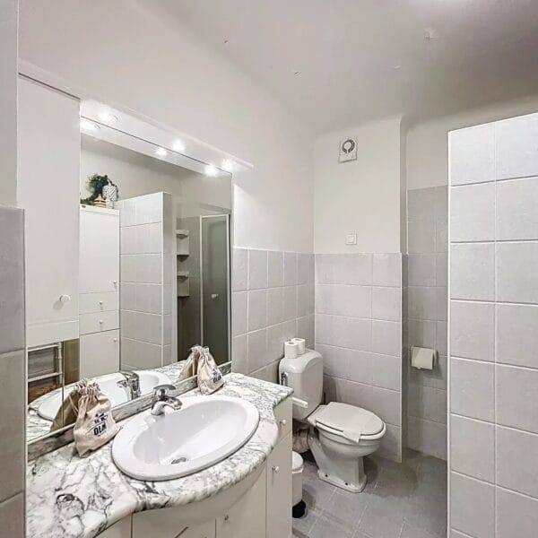 Cannes: charming 2-room apartment with terrace in the city center