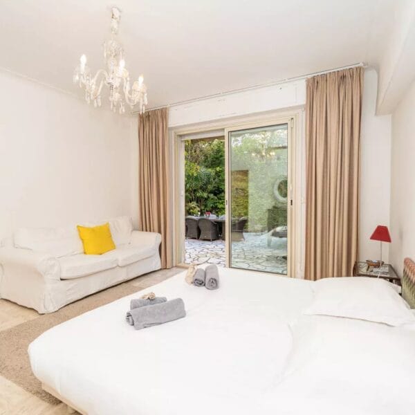 Cannes : Luxueux appartement 4 chambres avec jardin sur la Croisette