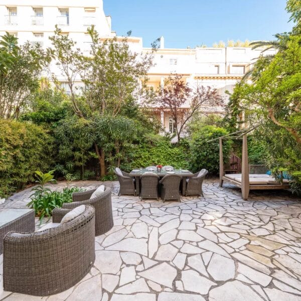 Cannes : Luxueux appartement 4 chambres avec jardin sur la Croisette