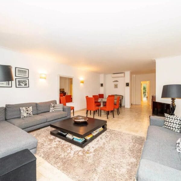 Cannes : Luxueux appartement 4 chambres avec jardin sur la Croisette