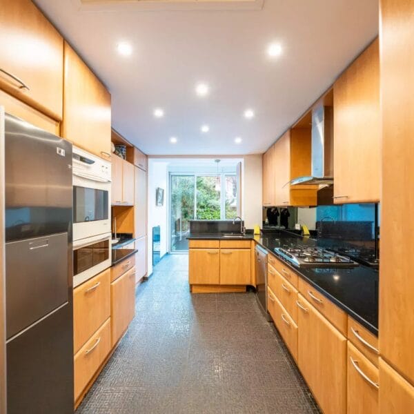 Cannes : Luxueux appartement 4 chambres avec jardin sur la Croisette