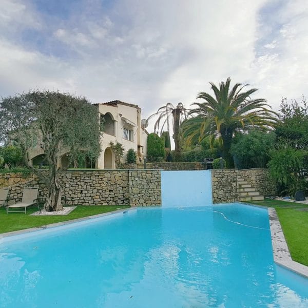 Villa Le Cannet : 4 bedrooms, contemporary, swimming pool and garden with trees