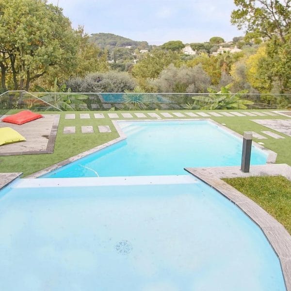 Villa Le Cannet : 4 bedrooms, contemporary, swimming pool and garden with trees