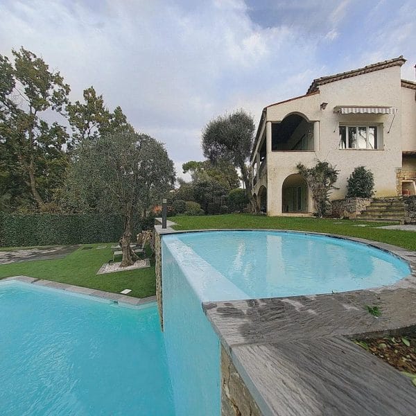 Villa Le Cannet : 4 bedrooms, contemporary, swimming pool and garden with trees