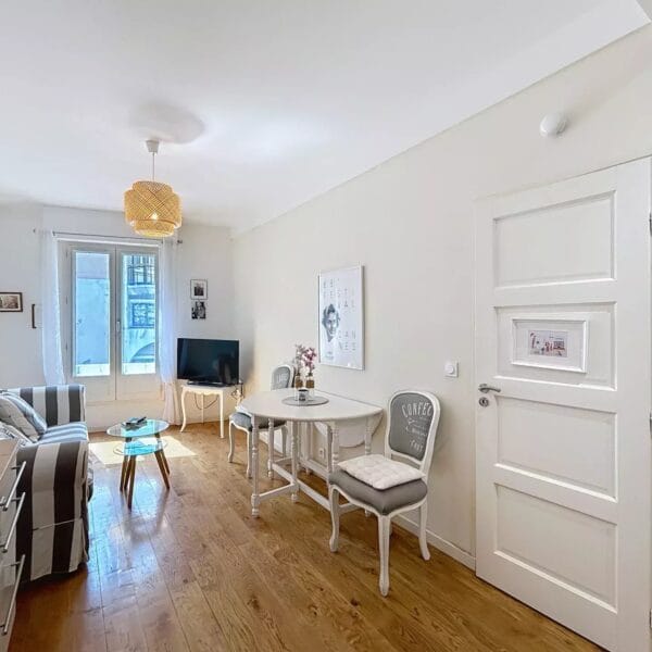 Appartement Cannes : 2 Pièces avec balconnet, quartier branché de Cannes
