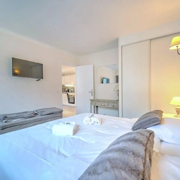 Cannes apartment: superb bright 4-room apartment, residence with elevator, open kitchen