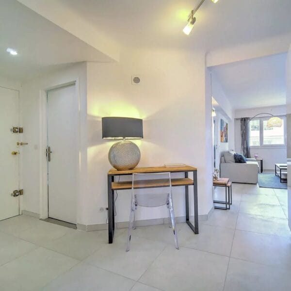 Cannes apartment: superb bright 4-room apartment, residence with elevator, open kitchen