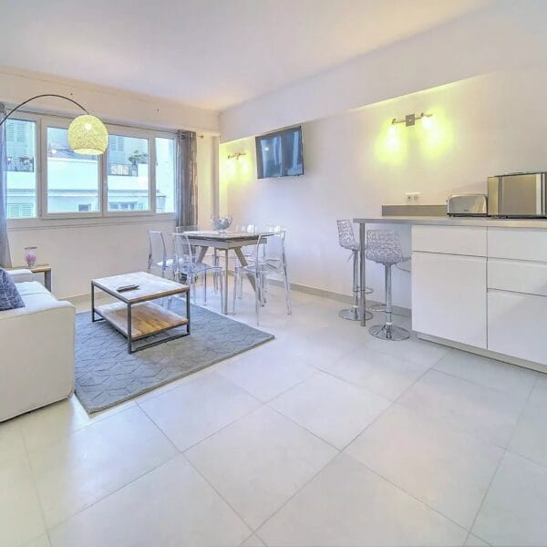 Cannes apartment: superb bright 4-room apartment, residence with elevator, open kitchen