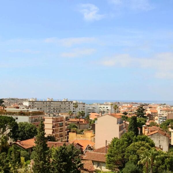 Apartment Cannes: 2 bedrooms in superb residence with swimming pool