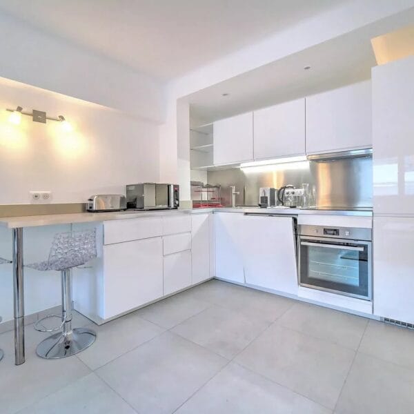 Cannes apartment: superb bright 4-room apartment, residence with elevator, open kitchen