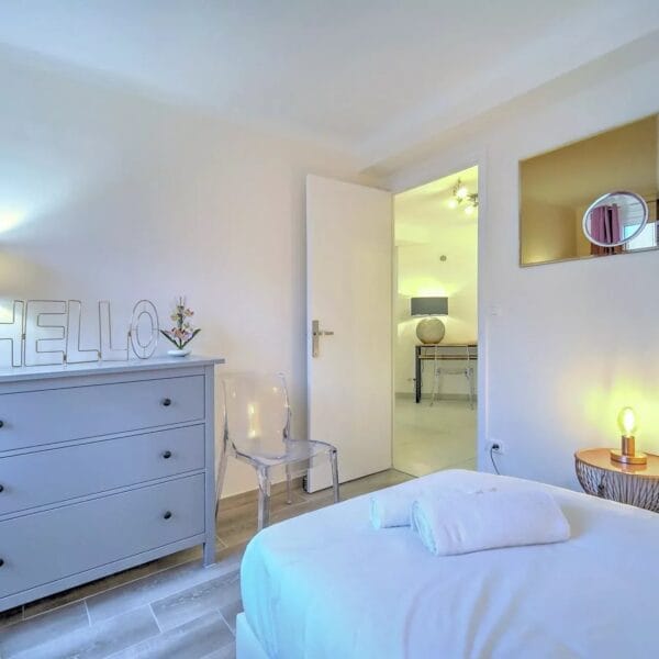 Cannes apartment: superb bright 4-room apartment, residence with elevator, open kitchen