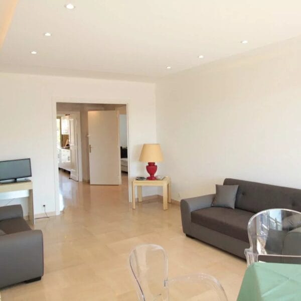 Apartment Cannes: 2 bedrooms in superb residence with swimming pool