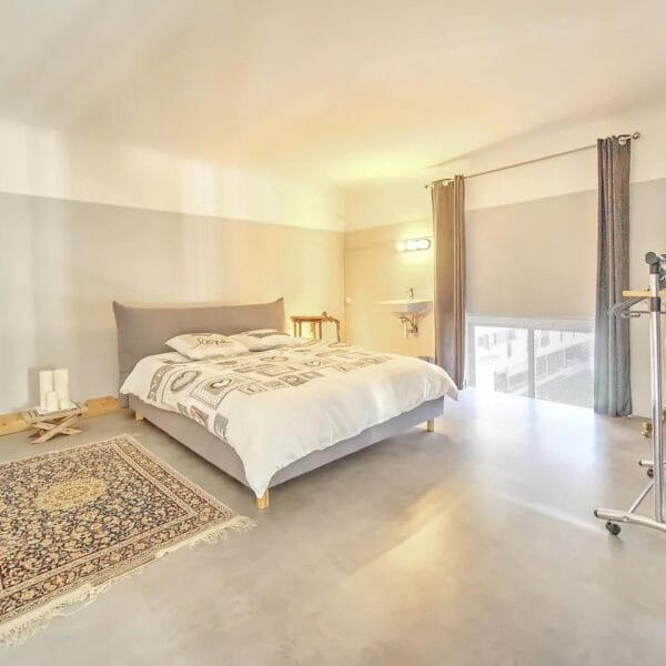 Apartment Cannes: sublime 4-room duplex with spacious contemporary style and natural wood