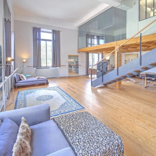 Apartment Cannes: sublime 4-room duplex with spacious contemporary style and natural wood