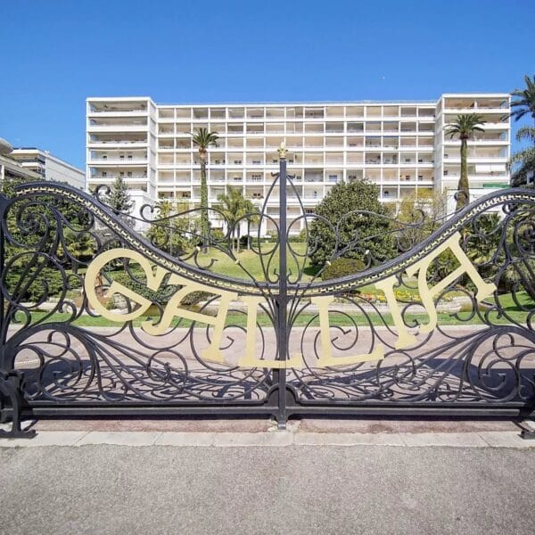 Apartment Cannes: sublime 4-room duplex with spacious contemporary style and natural wood