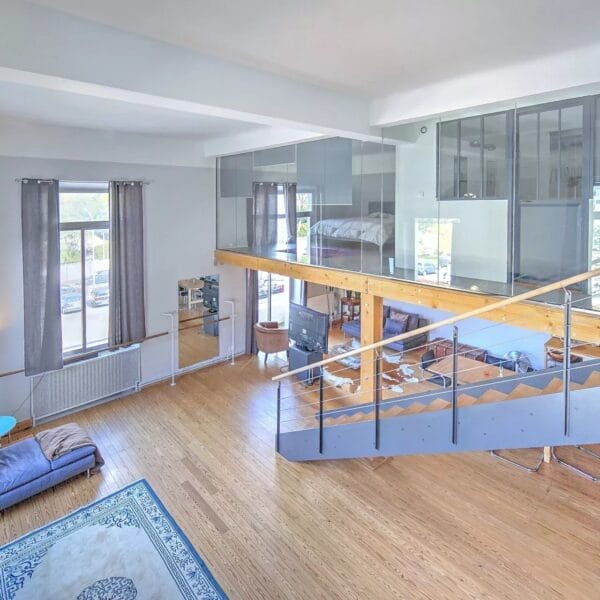 Apartment Cannes: sublime 4-room duplex with spacious contemporary style and natural wood