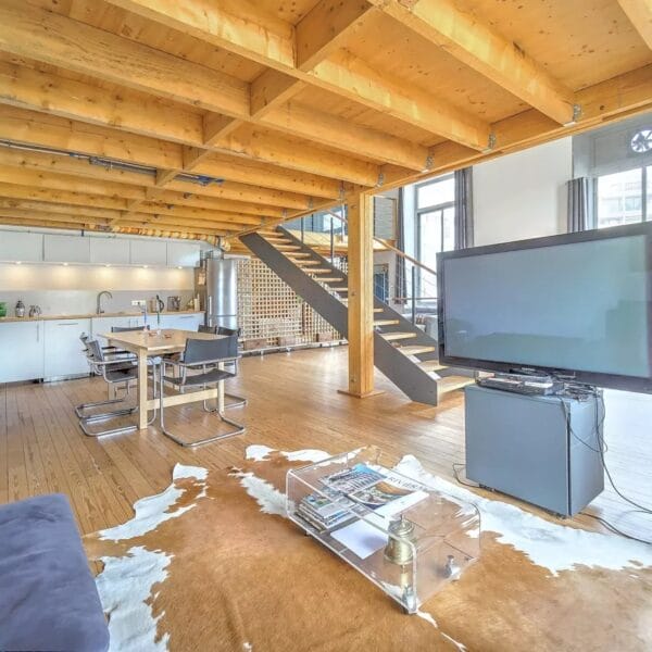 Apartment Cannes: sublime 4-room duplex with spacious contemporary style and natural wood